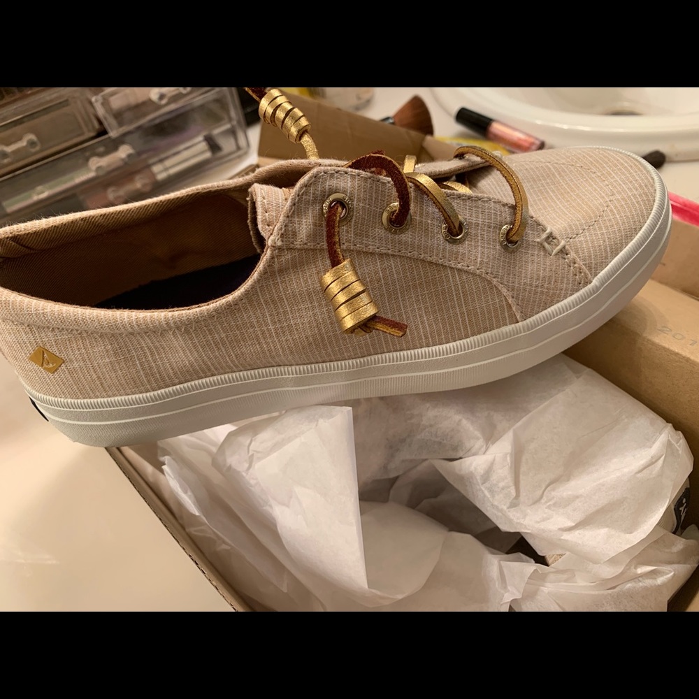 Brand new very cute!!! Very comfortable!!
